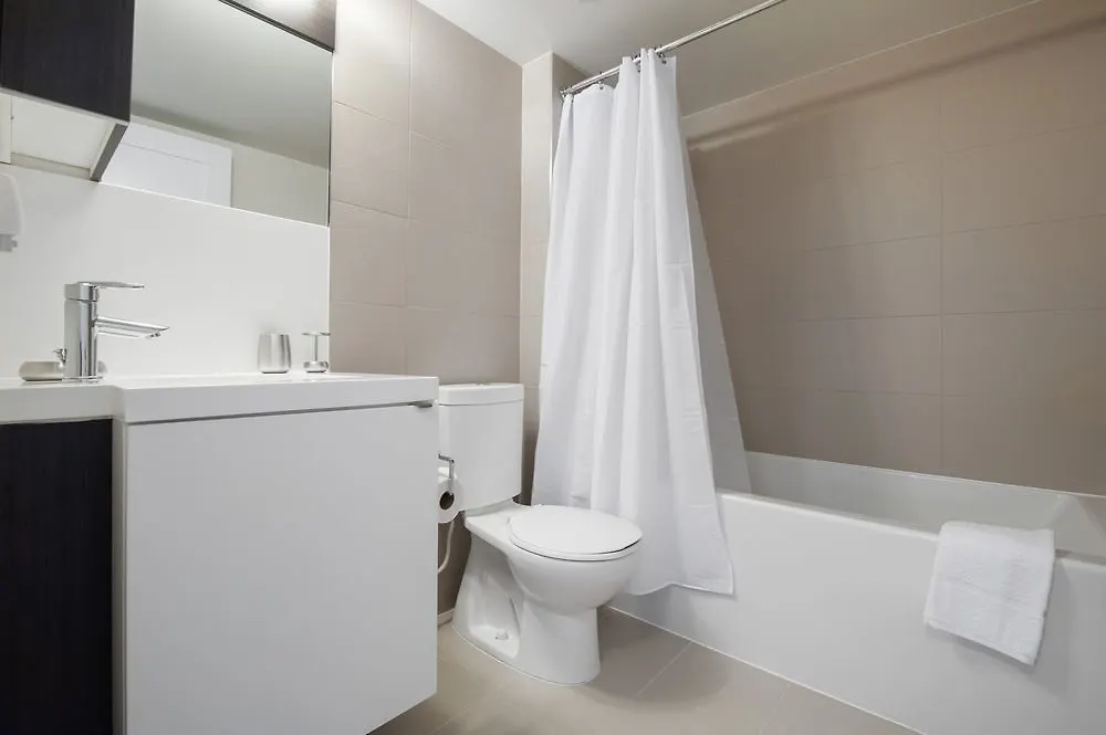 Отель Park Suites Toronto Front Street West